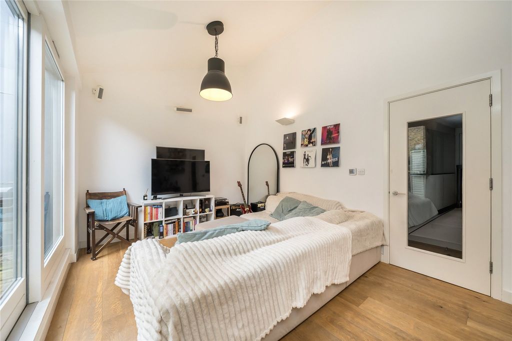 Property photo 2 of 8 Reception