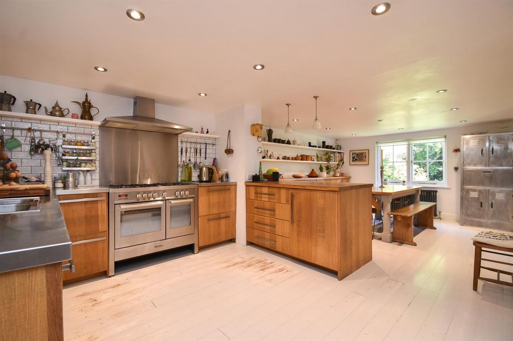 Property photo 2 of 31 Kitchen Diner