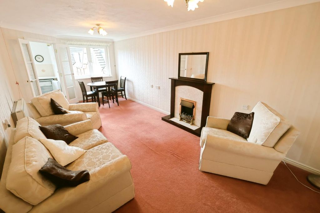 Property photo 3 of 6 Living/Dinining Room