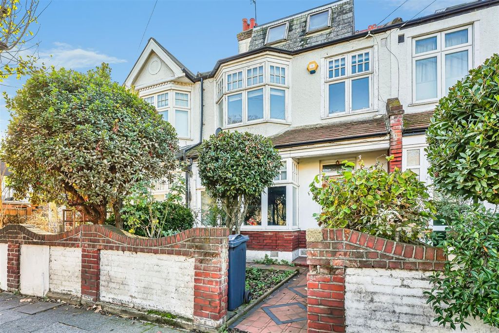 Property photo 3 of 10 External