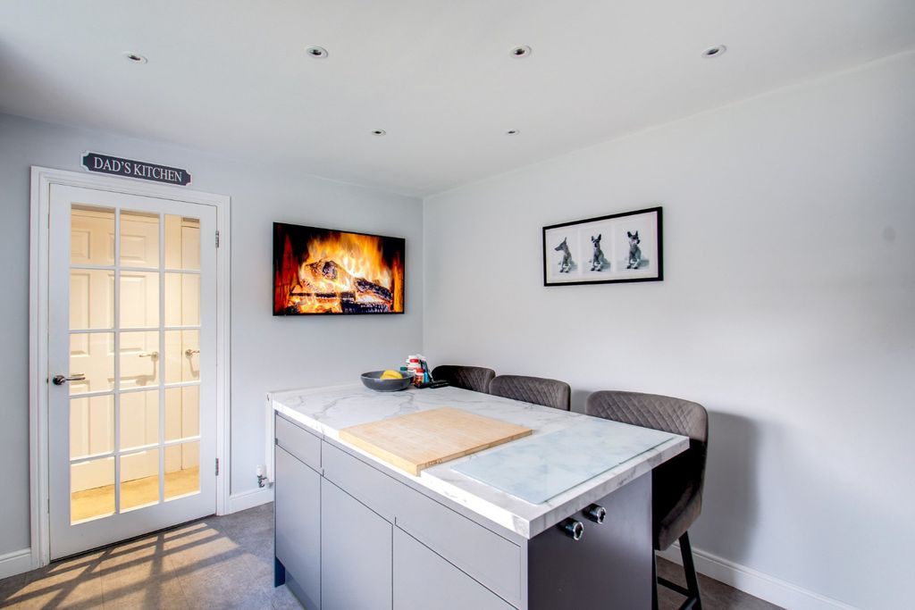 Property photo 3 of 22 Picture No. 19