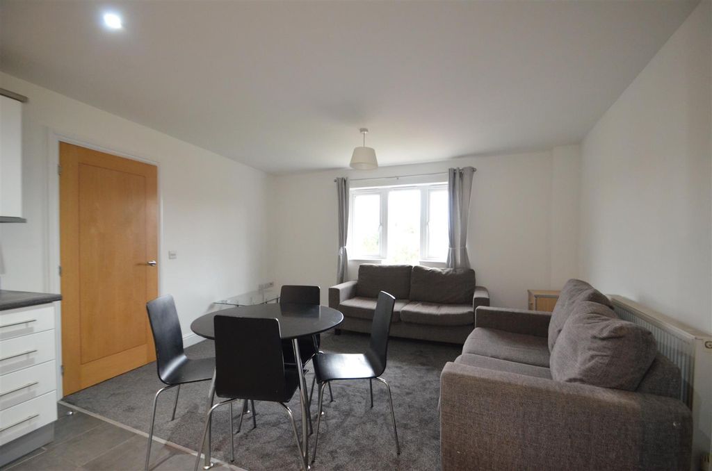 Property photo 3 of 11