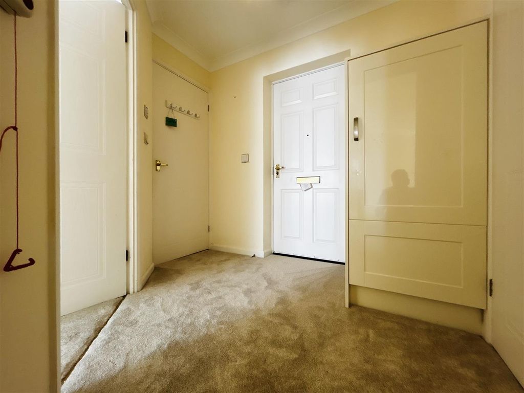 Property photo 3 of 11 Entrance Door/Hall