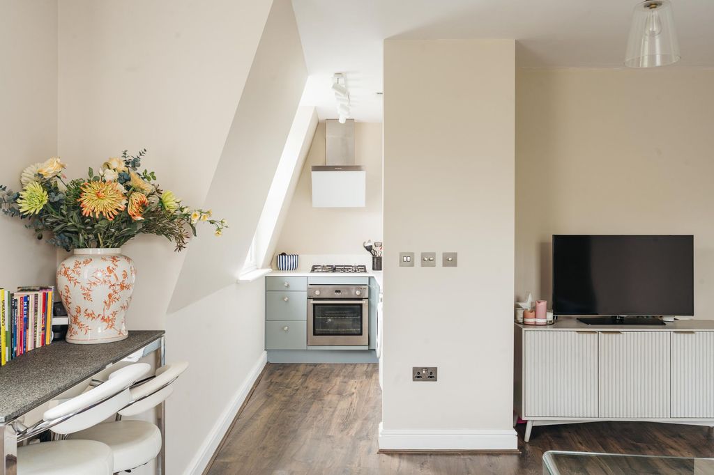 Property photo 3 of 6 St Stephens Road E3