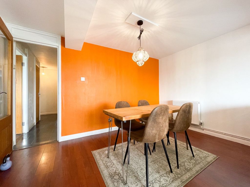 Property photo 3 of 12 4302346