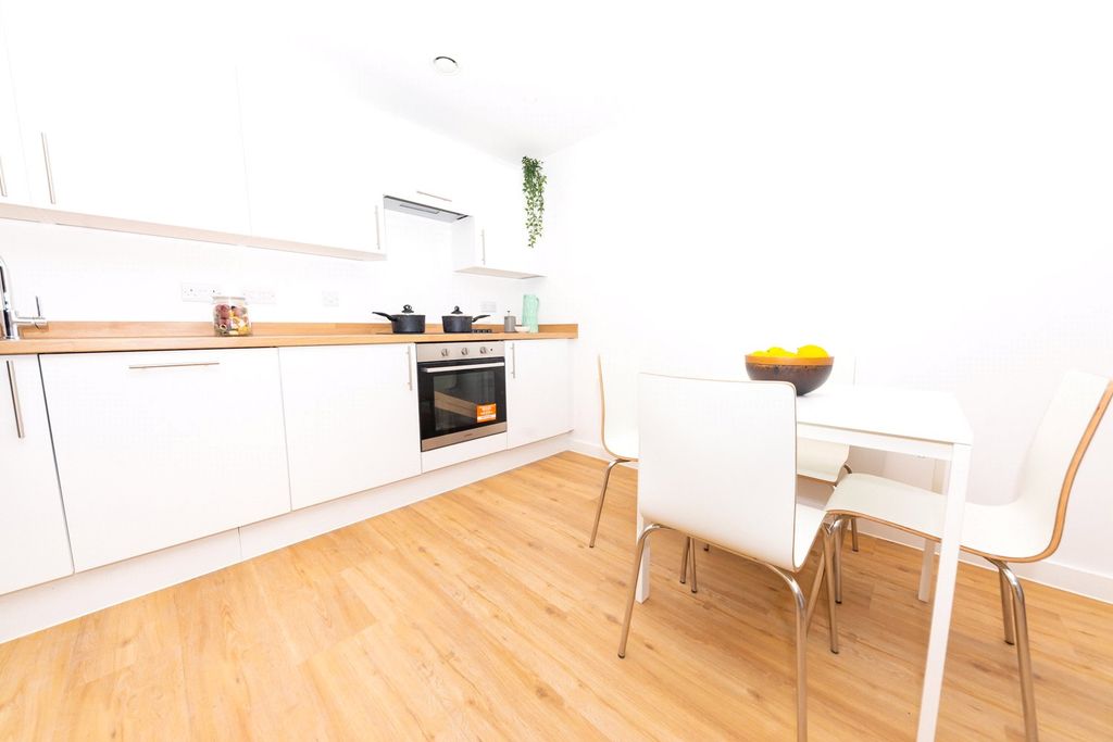 Property photo 3 of 16 Picture No. 13