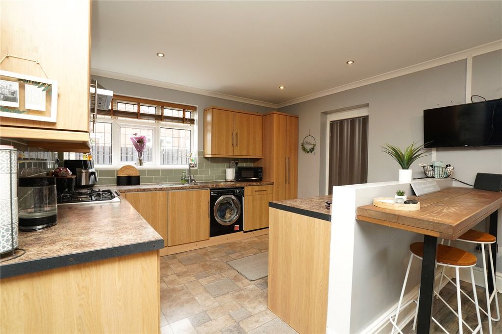 Property photo 2 of 25 Picture No. 44
