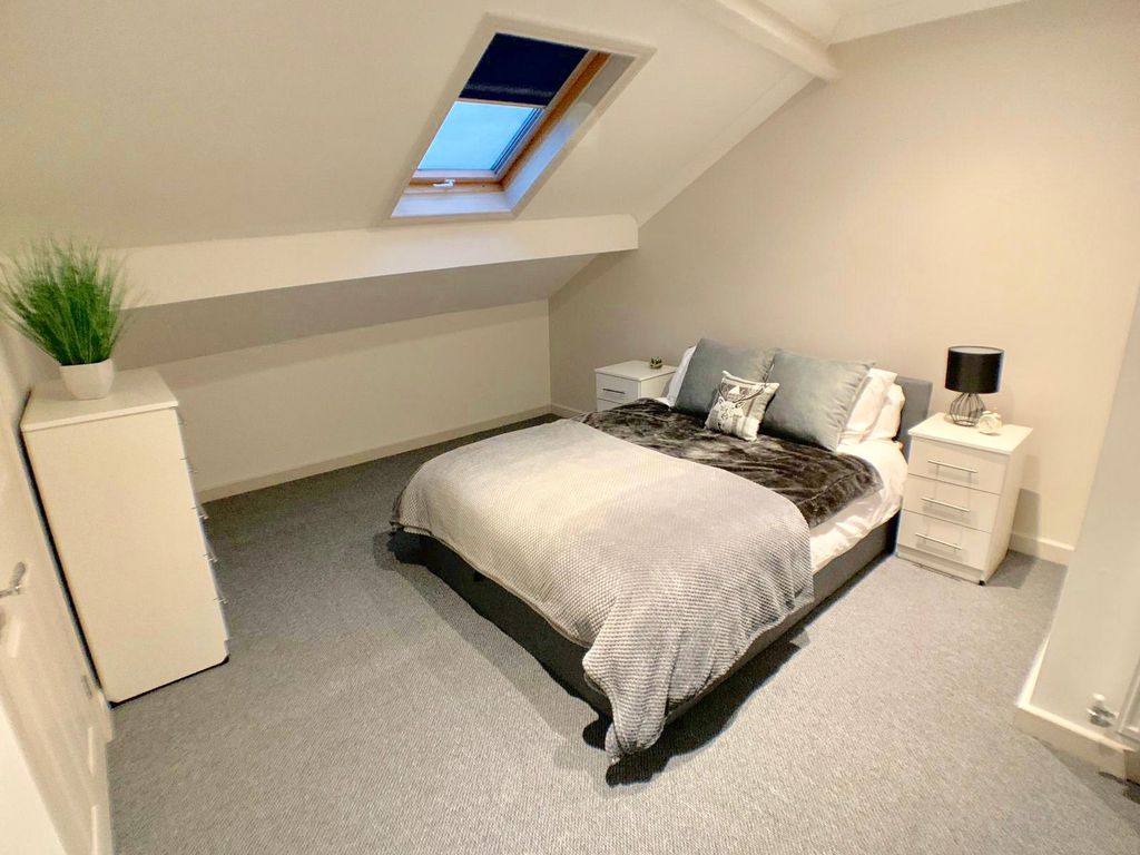 Property photo 2 of 21 Room 6