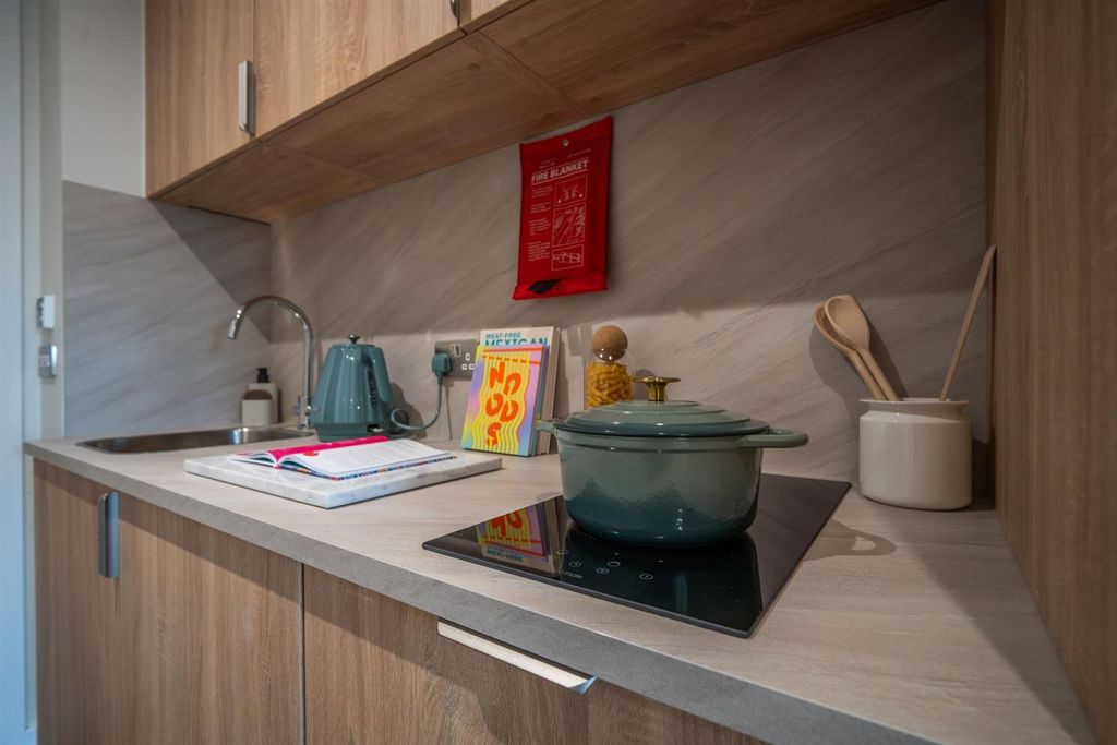 Property photo 2 of 20