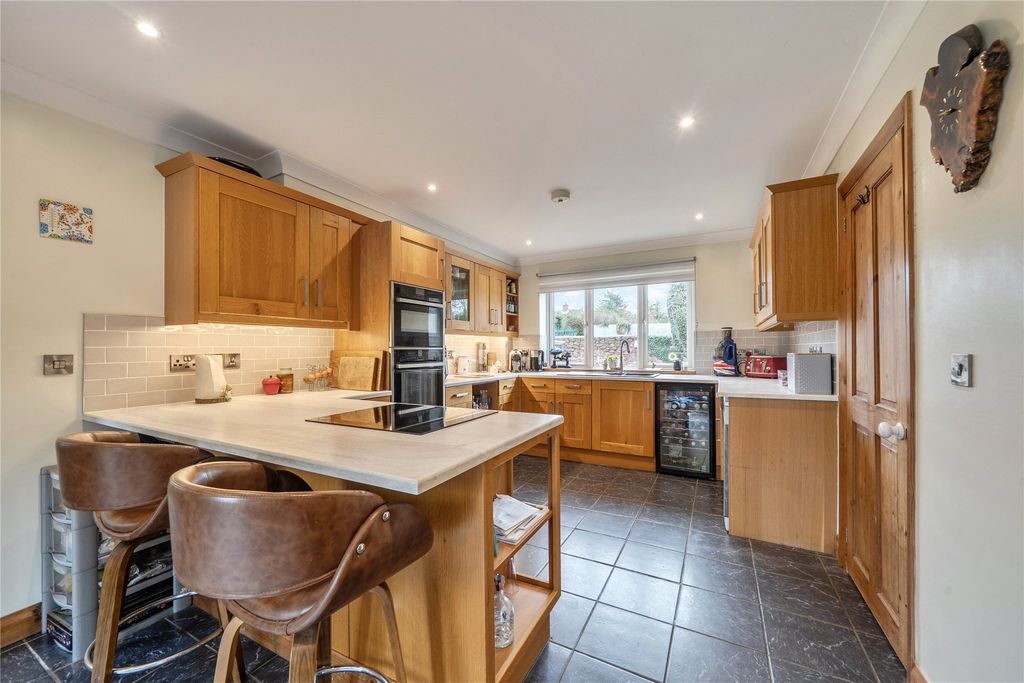 Property photo 3 of 23 Picture No. 16