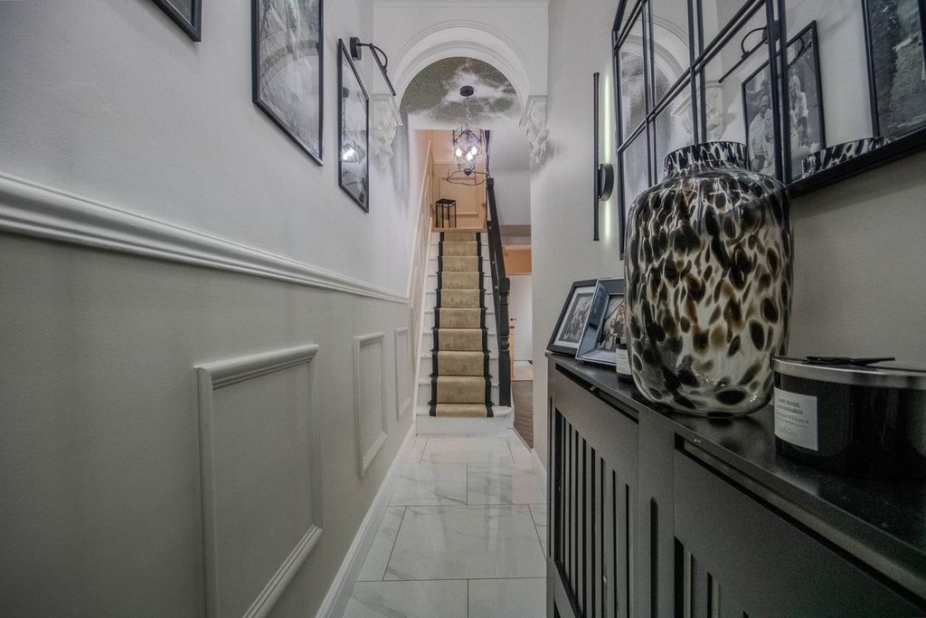 Property photo 2 of 27