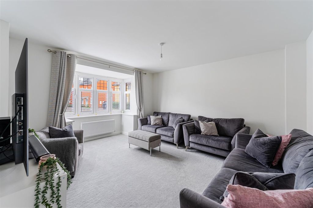 Property photo 3 of 23 Living Room