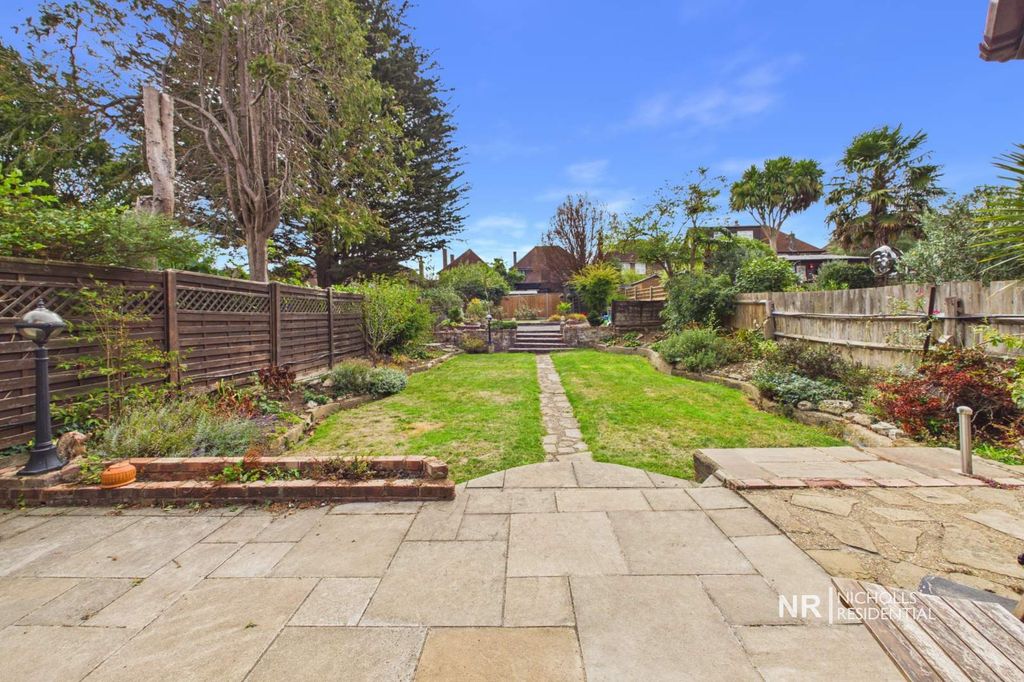 Property photo 2 of 19 Garden