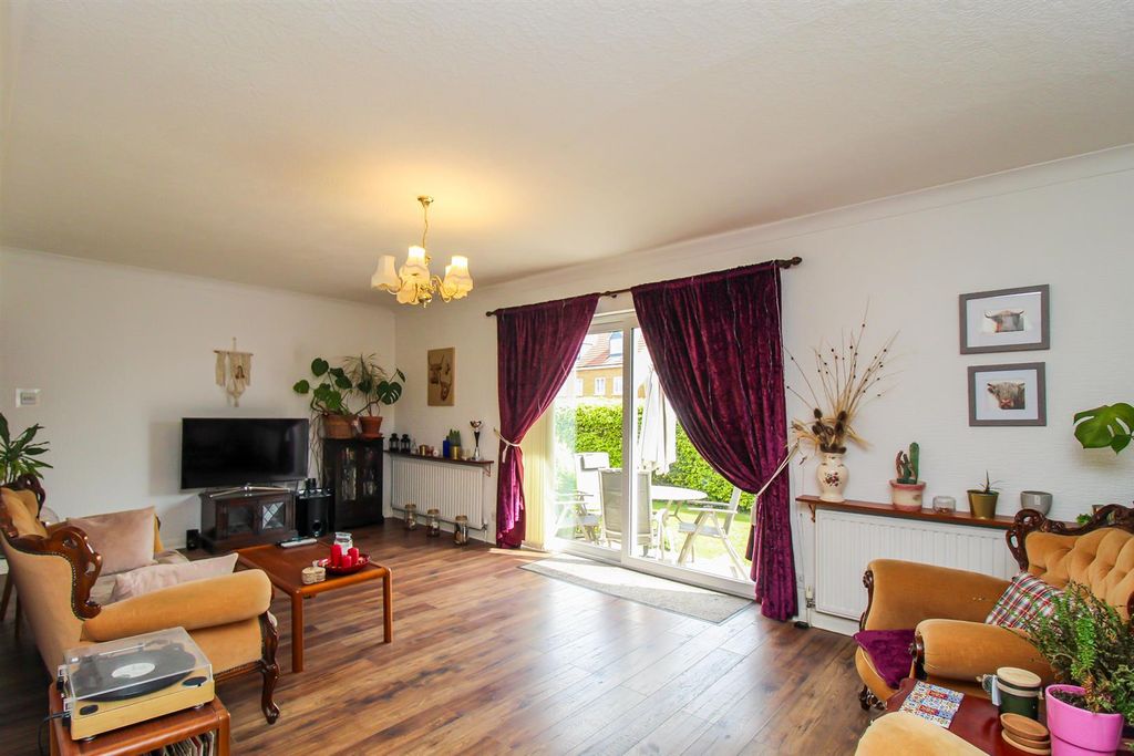 Property photo 2 of 12 Living Room