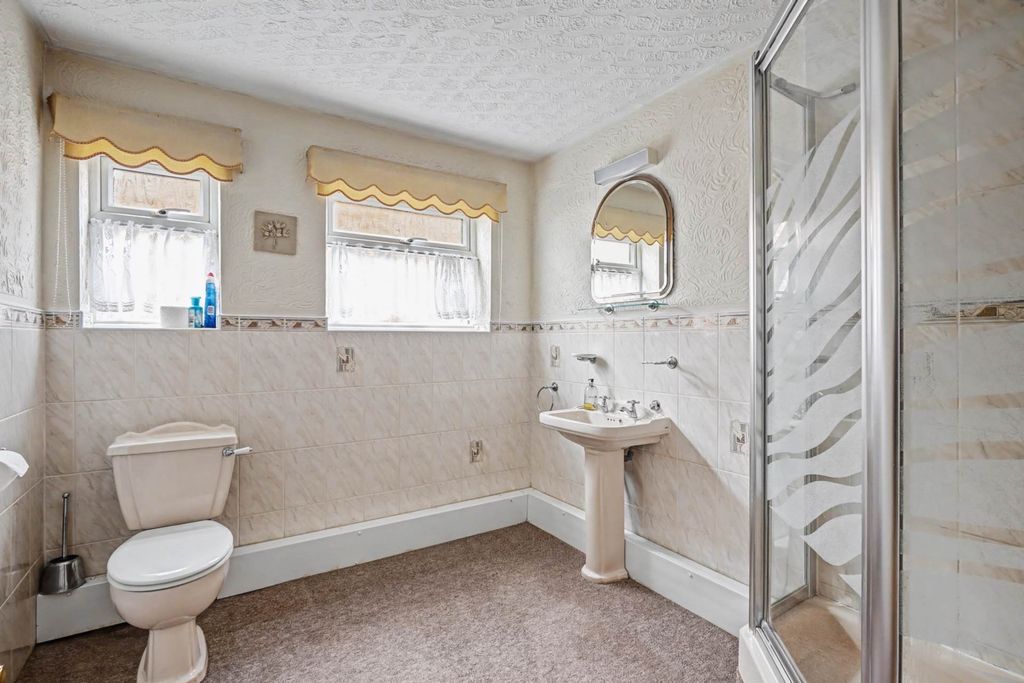 Property photo 3 of 25