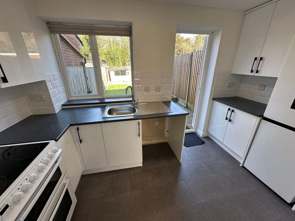 Property photo 3 of 9 Kitchen