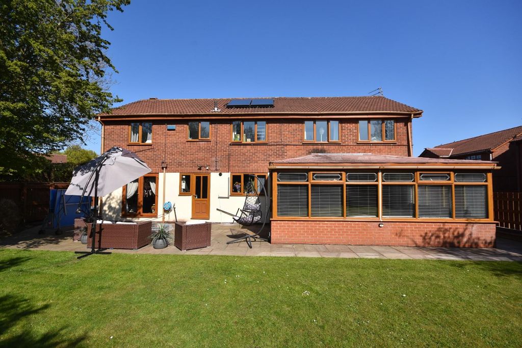 Property photo 2 of 38