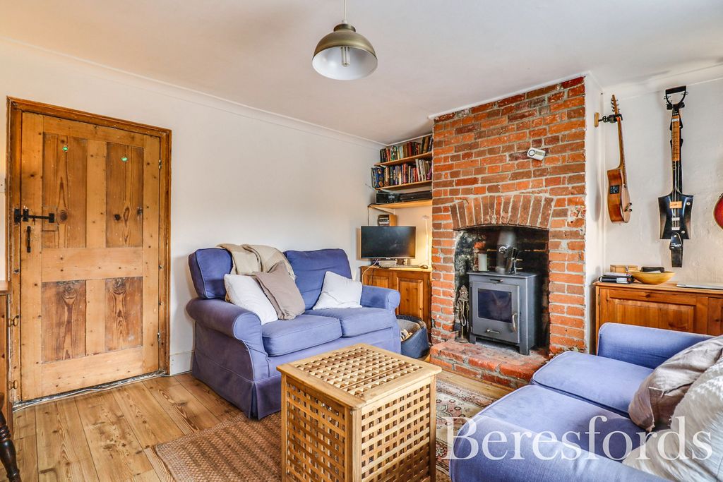 Property photo 3 of 24 Lounge