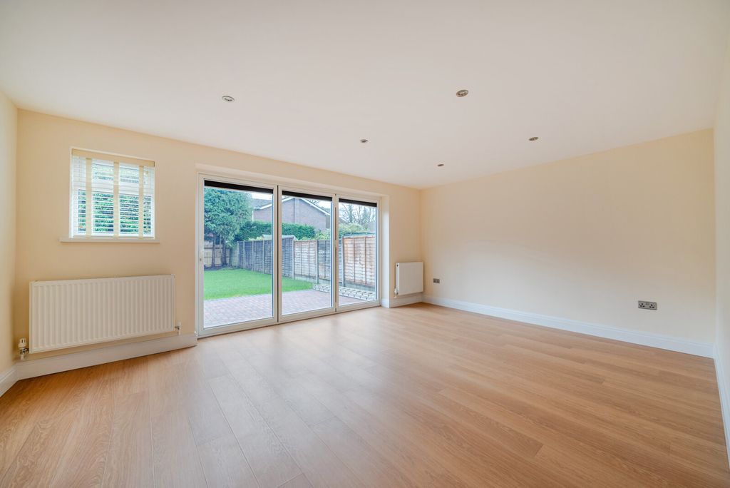 Property photo 3 of 24 1410178-13-698Db9...