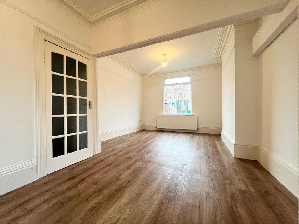 Property photo 2 of 11 Lounge