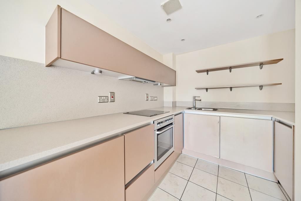 Property photo 3 of 11 Kitchen
