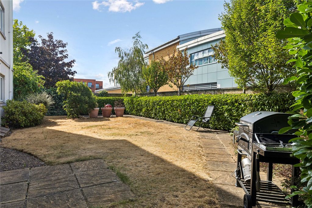 Property photo 2 of 11 Picture No. 16