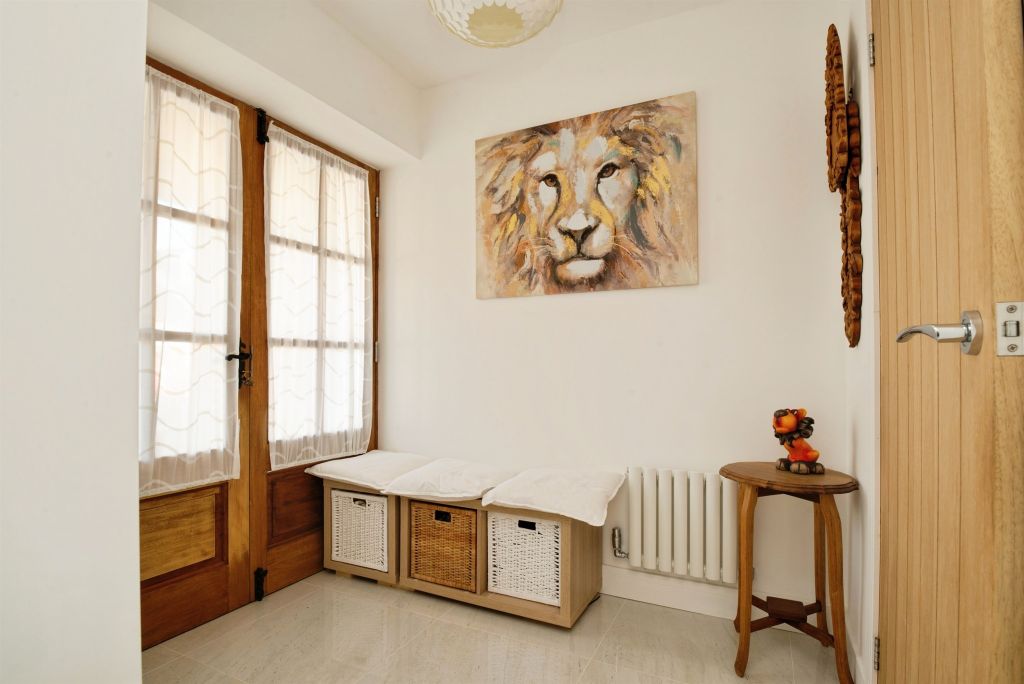 Property photo 2 of 25