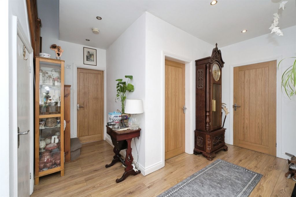Property photo 3 of 26