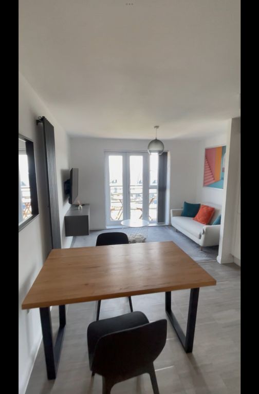 Property photo 1 of 7 A Bright And Inviting Large Modern Living Room, Pe...