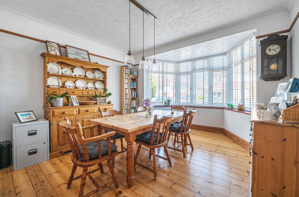 Property photo 3 of 16 10-6A87299d06B35-...