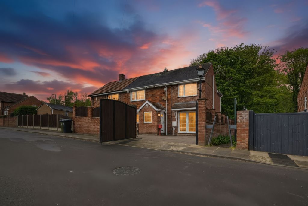 Property photo 1 of 29 Twilight 01