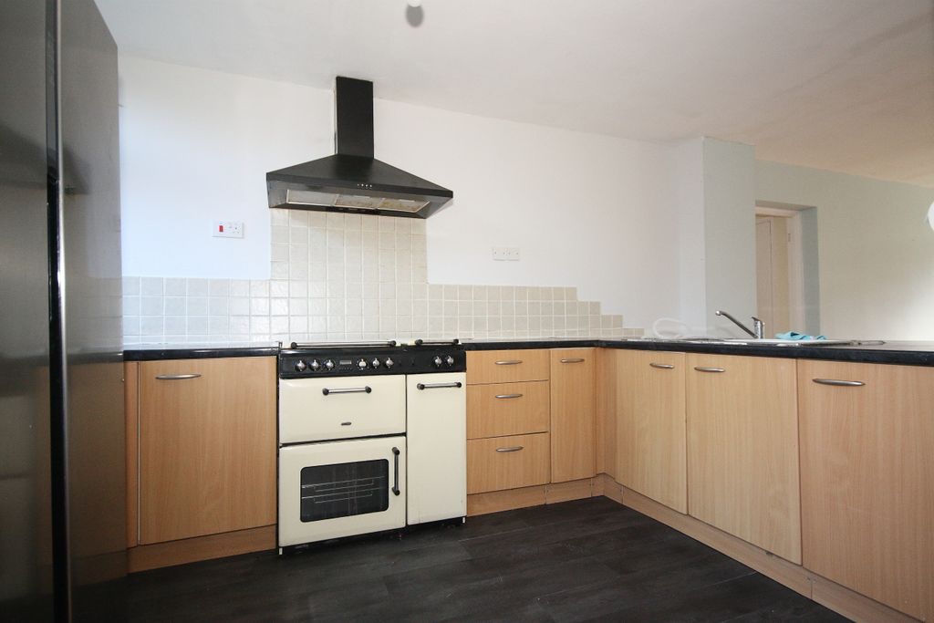 Property photo 3 of 7 Kitchen