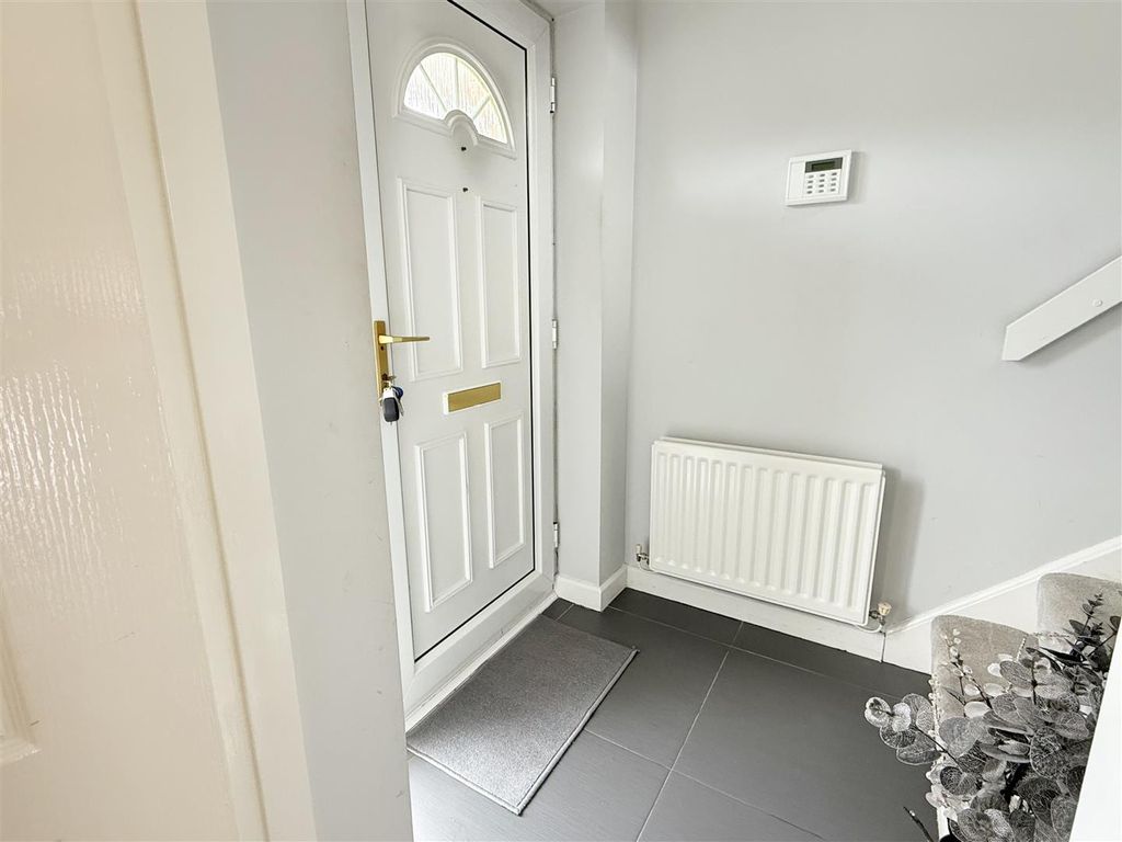 Property photo 3 of 29 Entrance Vestibule