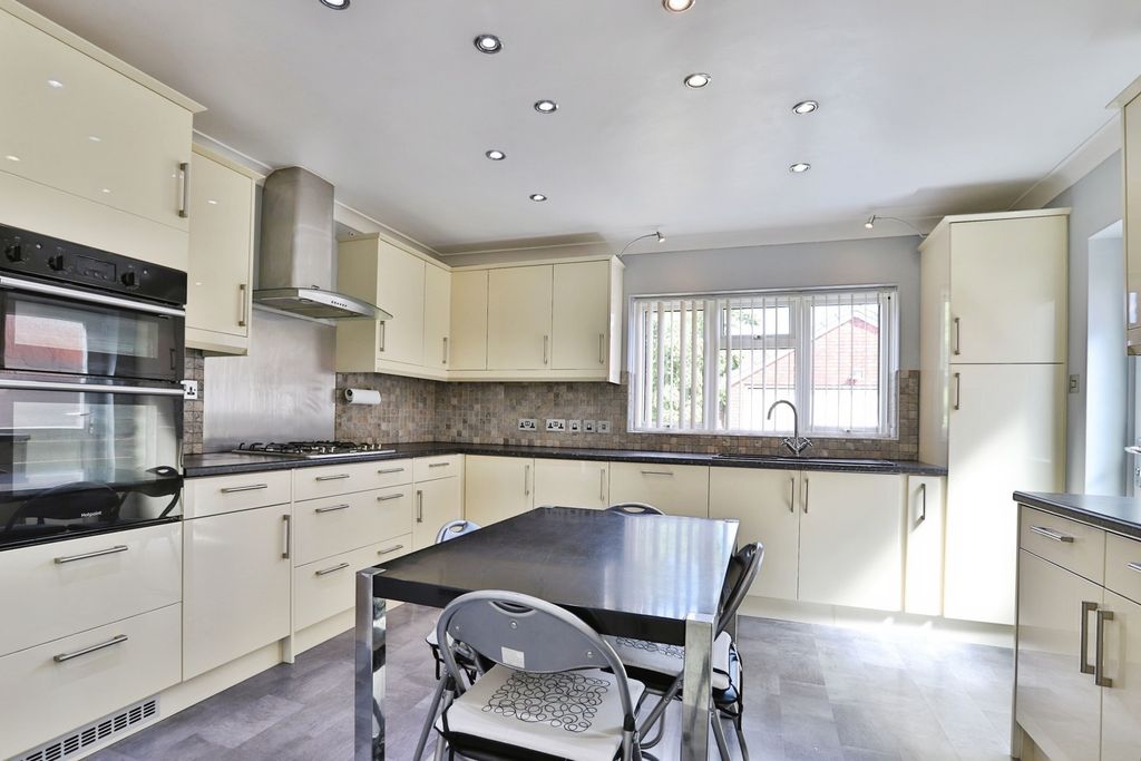 Property photo 3 of 20 Pbox-Img.Jpg