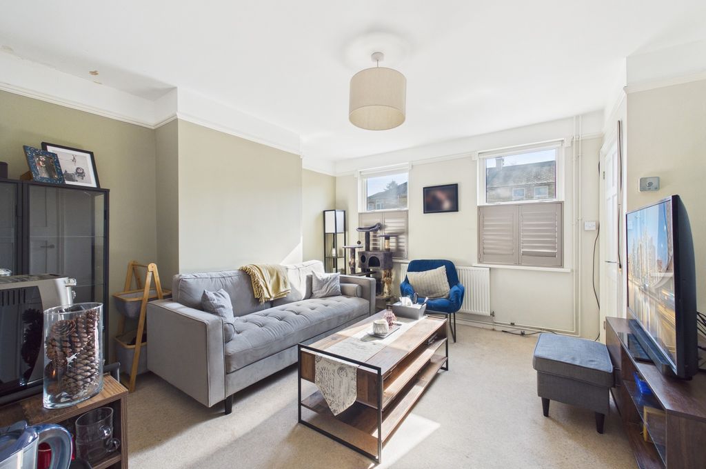 Property photo 3 of 17 Cam03259G0-Pr0258-Still004