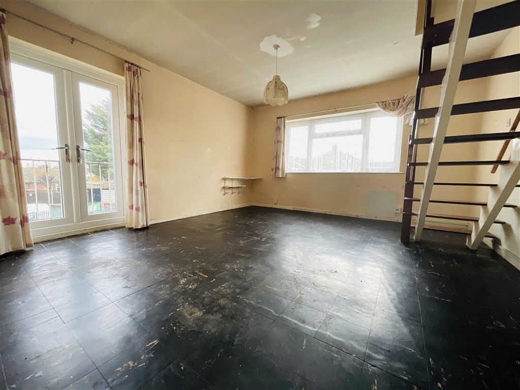 Property photo 2 of 6 Lounge/Diner