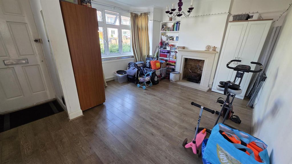 Property photo 2 of 10 1000041257.Jpg