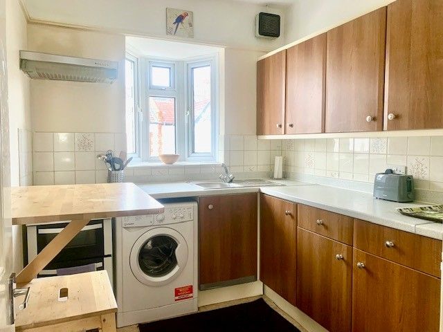 Property photo 1 of 7 Kitchen
