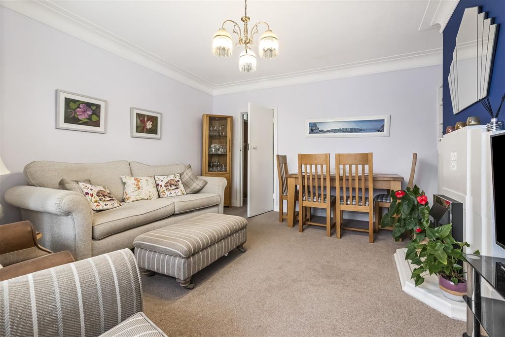 Property photo 3 of 18 15 Hastings Court-003.Jpg