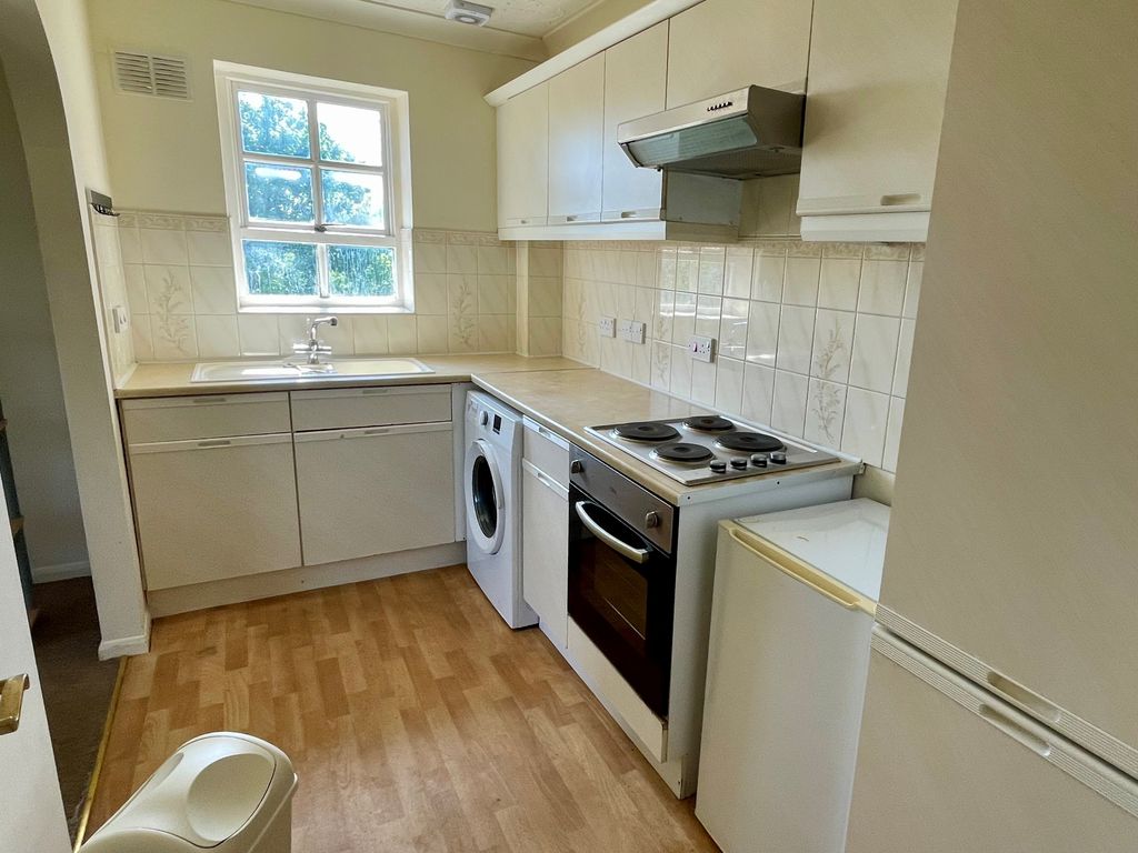 Property photo 2 of 6 Kitchen