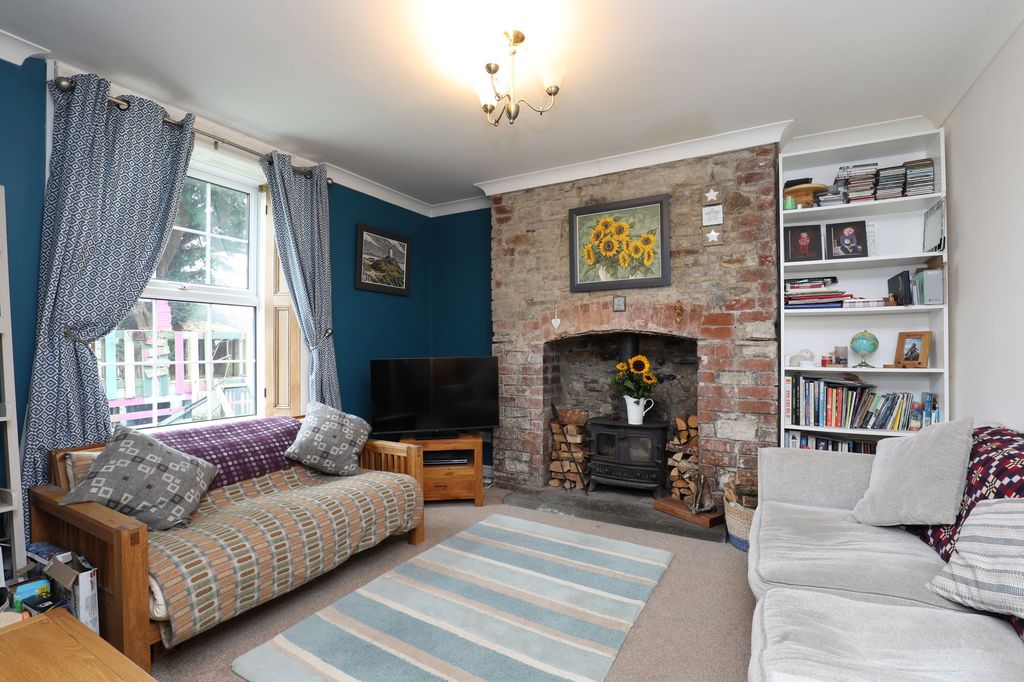 Property photo 2 of 34