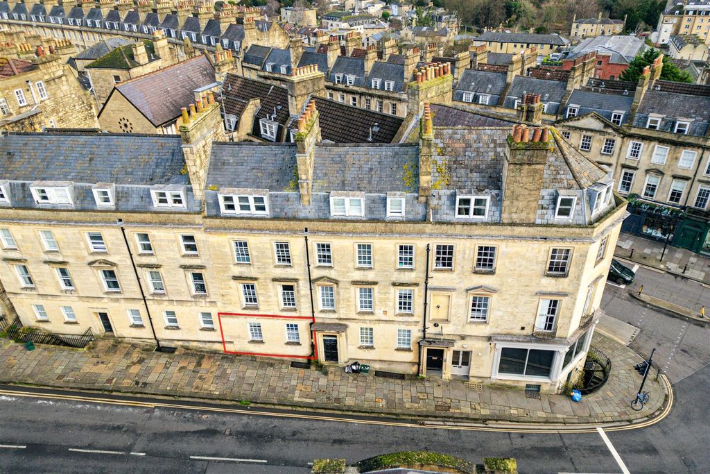 Property photo 2 of 21 Flat 1, 4 Fountain Buildings, Walcot, Bath BA1 5Du