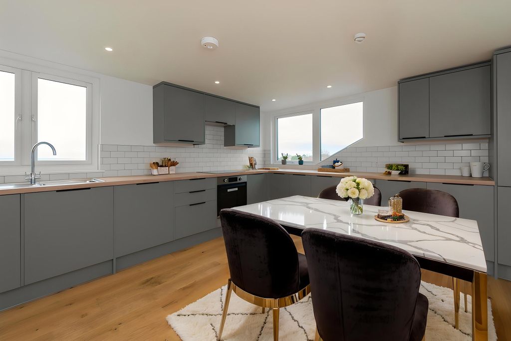 Property photo 3 of 17 Kitchen / Dining Room