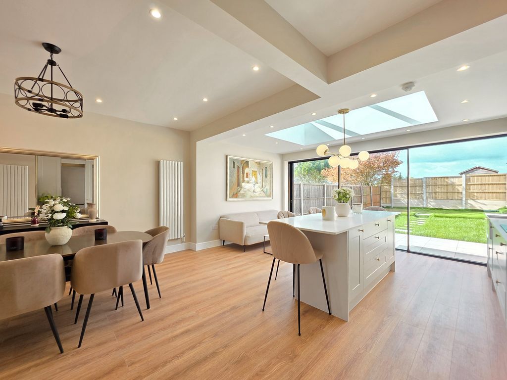 Property photo 1 of 40 Entertaining &amp; Dining