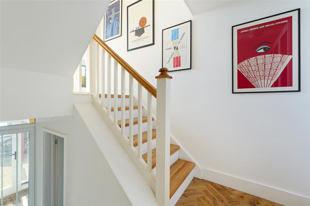 Property photo 2 of 32