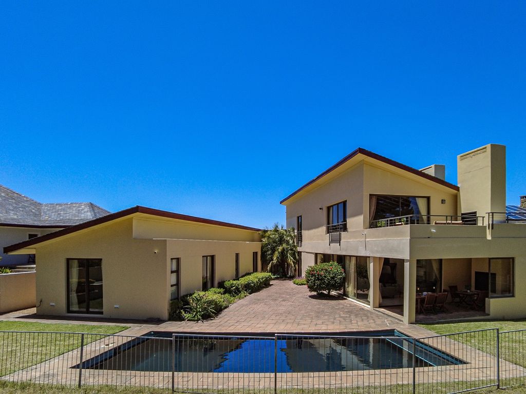 Property photo 1 of 32