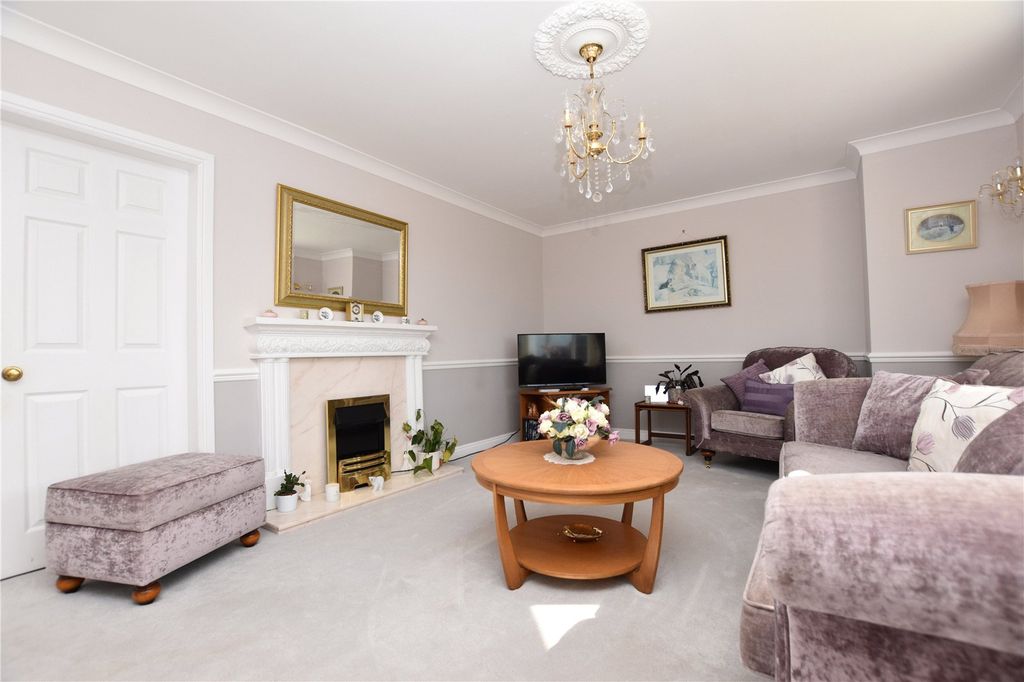 Property photo 3 of 31 Picture No. 15