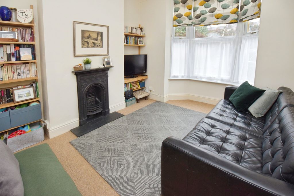 Property photo 2 of 11
