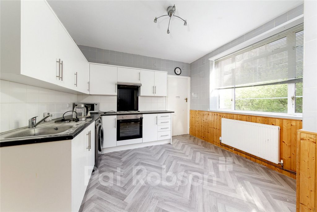 Property photo 3 of 8 Picture 3