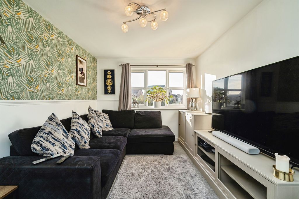 Property photo 3 of 27